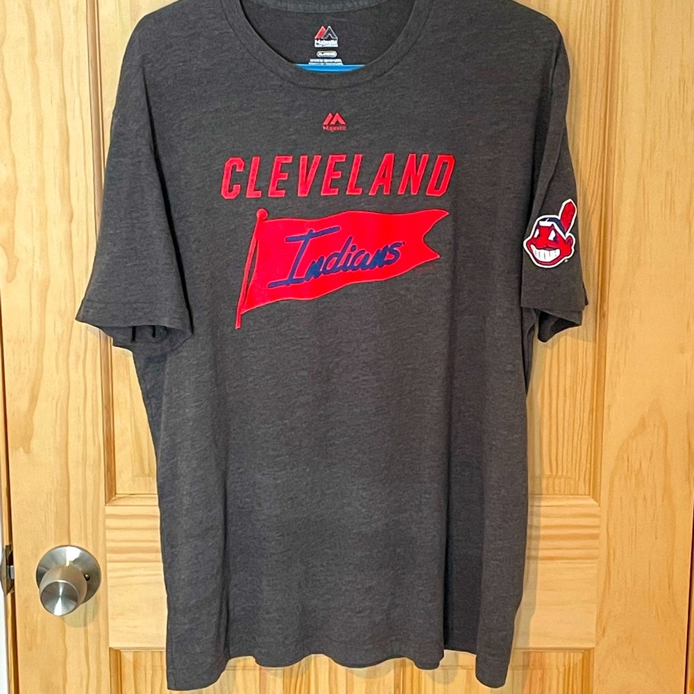 Mens Majestic Cleveland Indians T Shirt, size XL